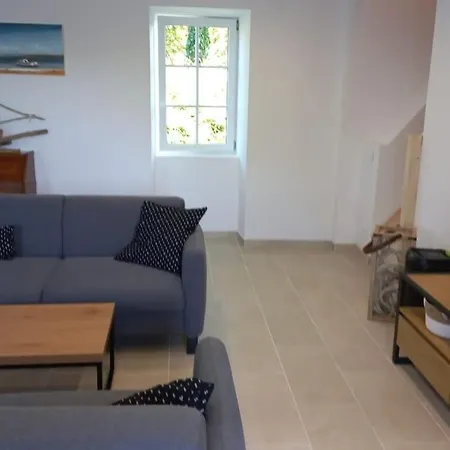 Holiday home Maison En Pierre Saint-Pabu (Cotes-d'Armor)