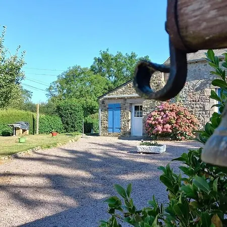 Holiday home Maison En Pierre Saint-Pabu (Cotes-d'Armor)