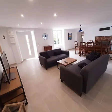 Holiday home Maison En Pierre Saint-Pabu (Cotes-d'Armor)